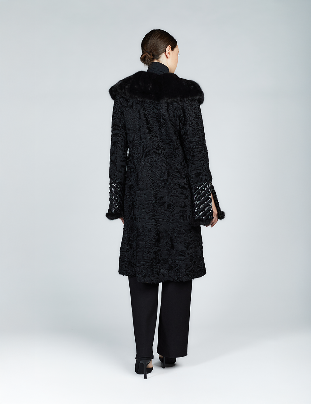 Cappotto lungo in persiano con bordo in zibellino nero 105cm