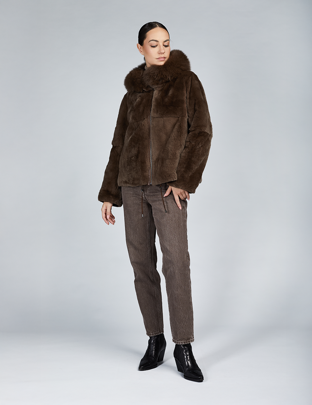 Giacca corta in rex reversibile con cappuccio in volpe marrone 60cm