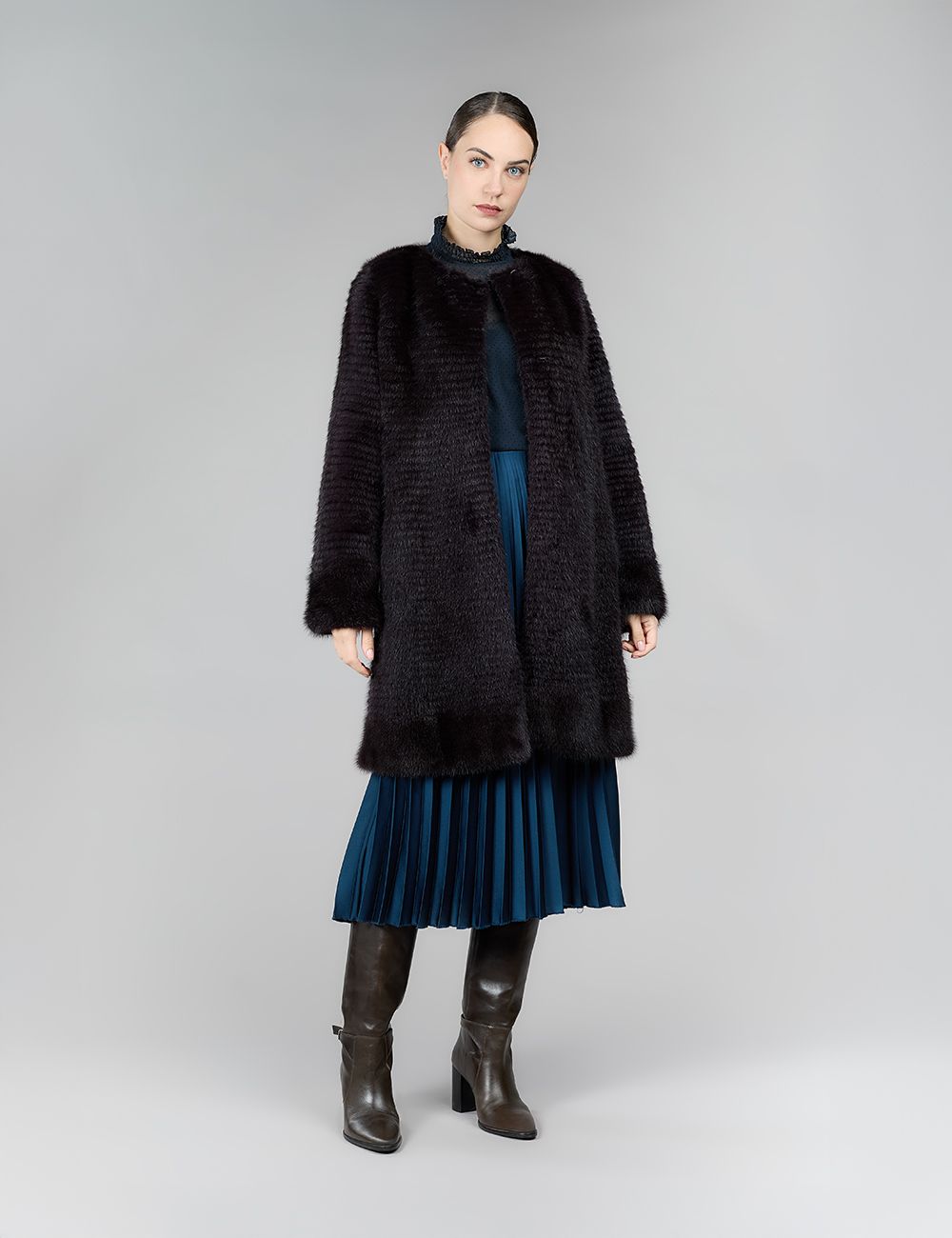 Cappotto di visone filettato senza collo, melanzana, 90 cm
