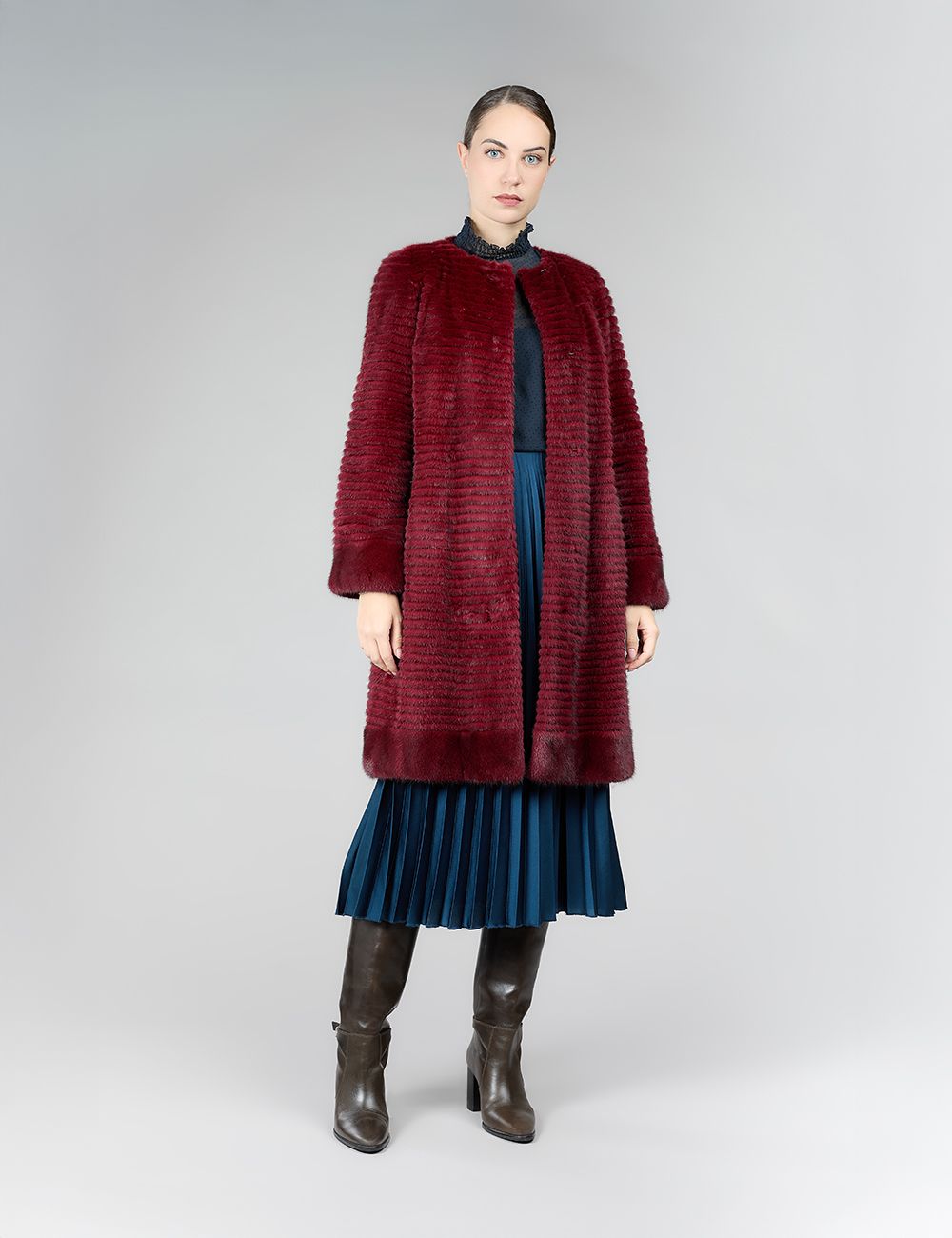 Cappotto di visone filettato senza collo, rosso, 90 cm