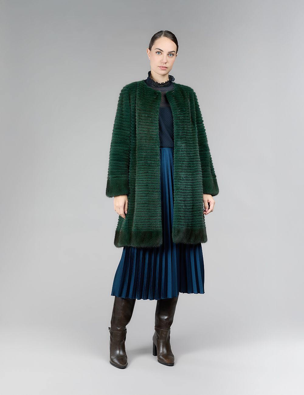 Cappotto di visone filettato senza collo, verde, 90 cm