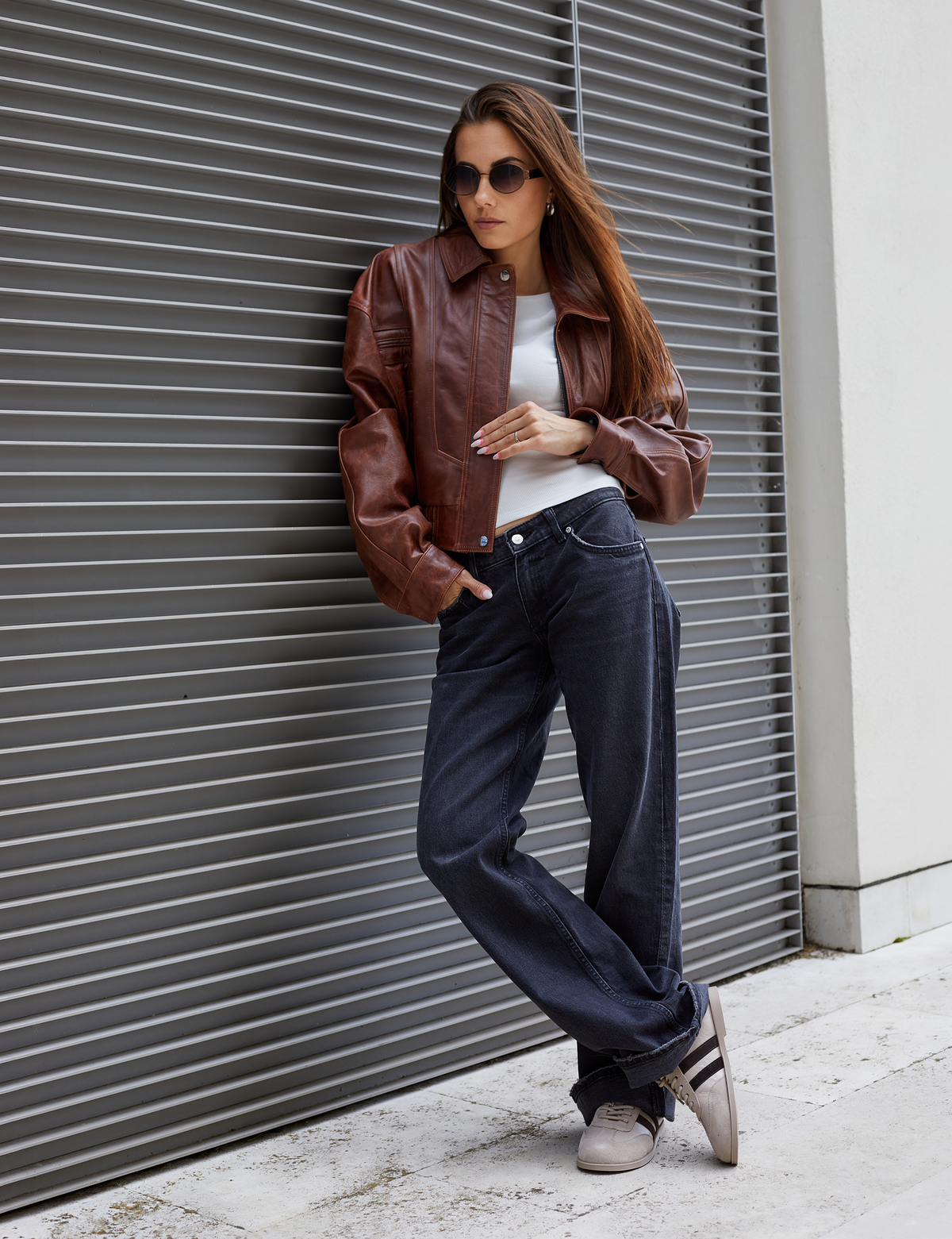 Bomber crop di pelle con elastico e zip bordeaux 50 cm