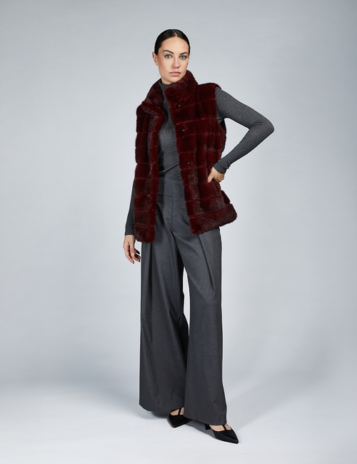 Veste en vison avec col haut rouge de 70 cm