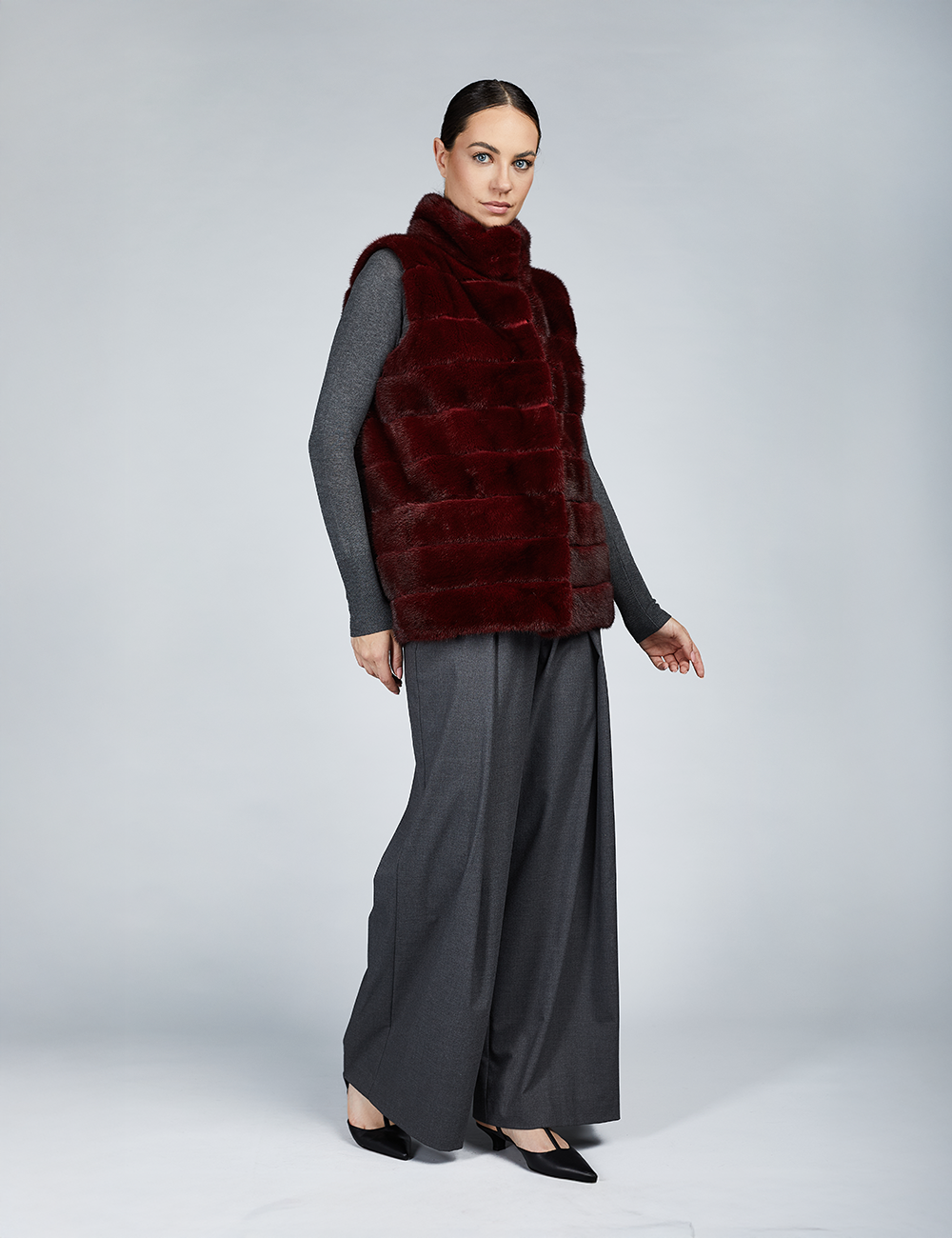 Gilet in visone con collo alto rosso 70cm