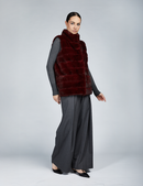 Gilet in visone con collo alto rosso 70cm