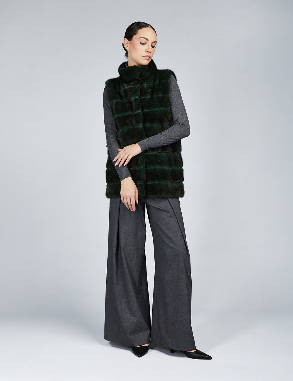 Gilet in visone con collo alto verde 70cm