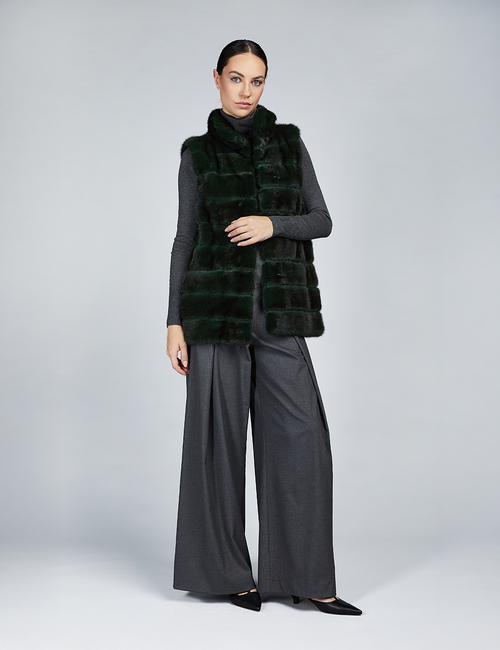 Gilet in visone con collo alto verde 70cm