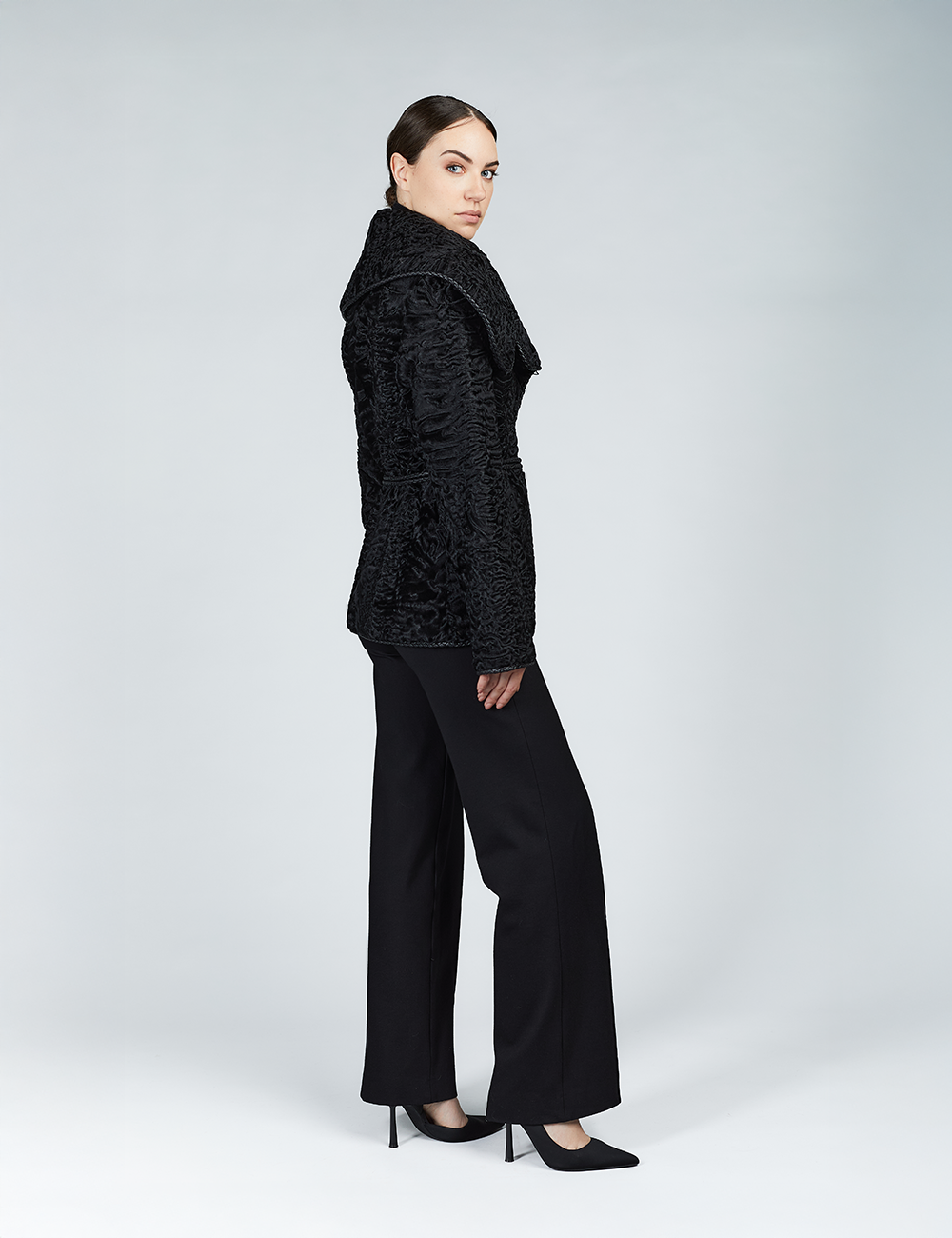 Giacca corta in persiano slim fit con cintura nero 70cm