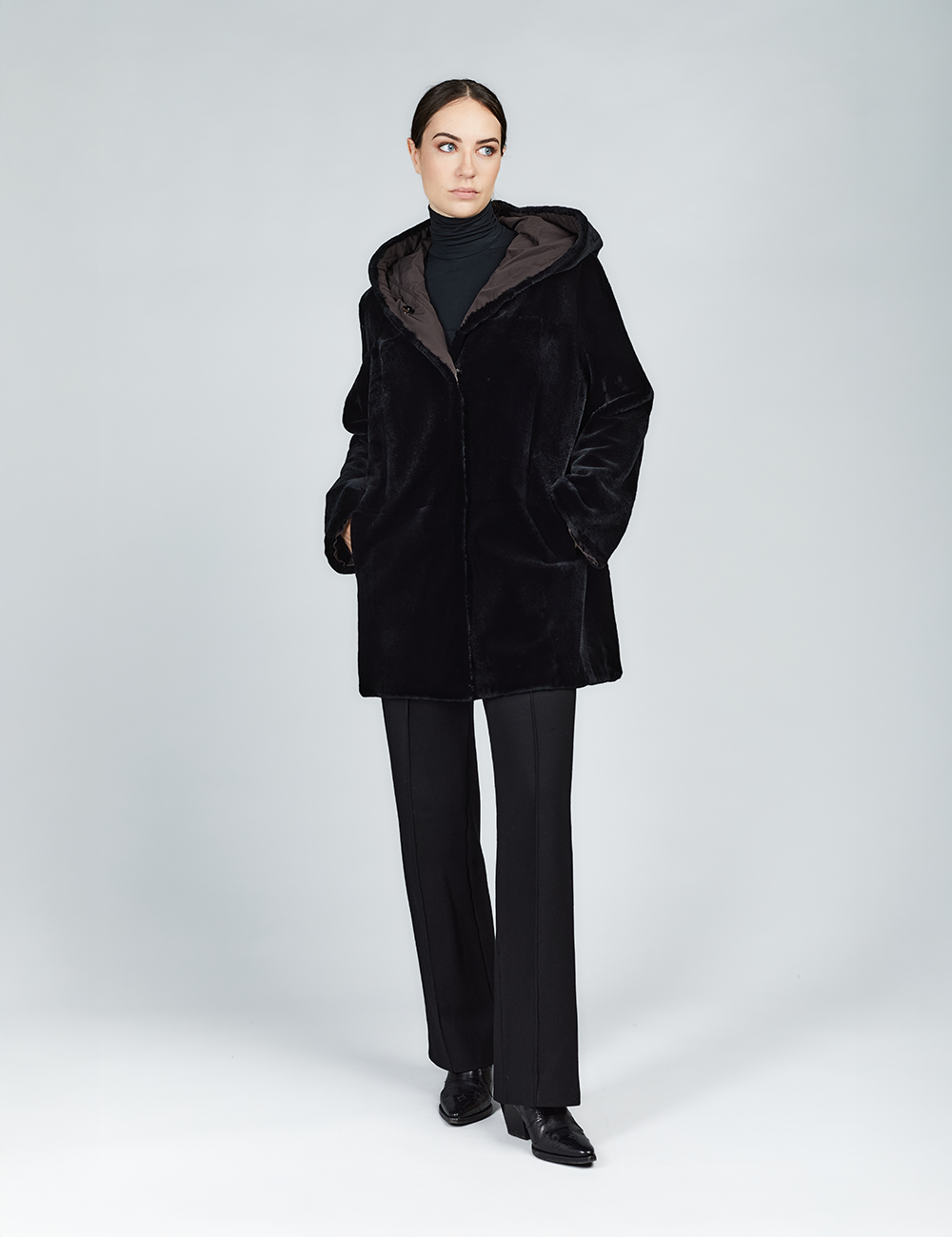 Giacca in rex reversibile con cappuccio nero 80 cm