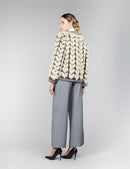 Veste réversible en vison, avec un motif géométrique, de couleur beige, mesurant 65 cm.
