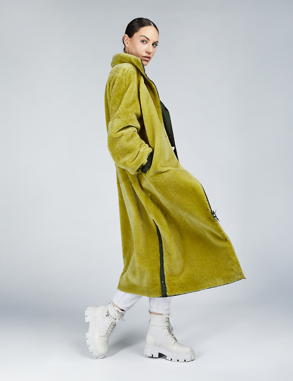Cappotto lungo in montone reversibile con bottoni e cintura verde 125cm