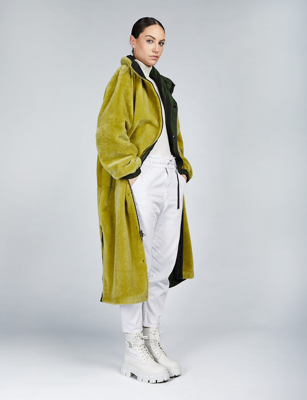 Cappotto lungo in montone reversibile con bottoni e cintura verde 125cm