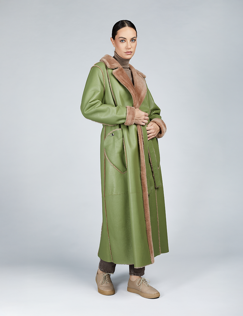 Cappotto lungo in montone con cintura e bottoni verde oliva 125cm