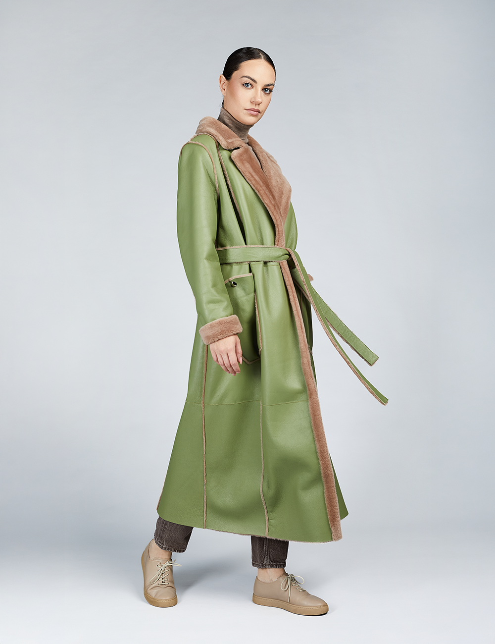 Manteau long en peau de mouton avec ceinture et boutons vert olive 125cm