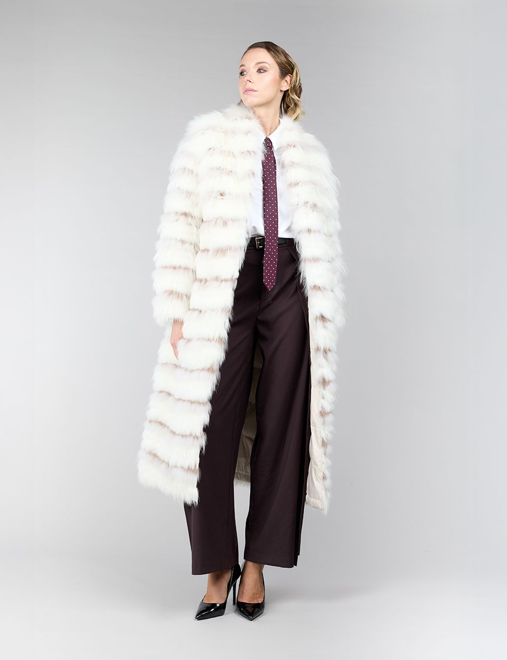 Cappotto reversibile in volpe filettata e tessuto, colore bianco e tortora, 120 cm