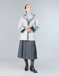 Veste en peau d'agneau avec col anglais en vison rasé, couleur poudre, 75 cm