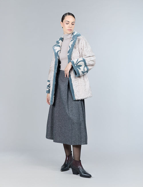 Veste en peau d'agneau avec col anglais en vison rasé, couleur poudre, 75 cm