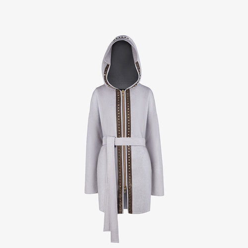 Mantella in cashmere con cappuccio, zip e applicazione sul retro rosa 90cm