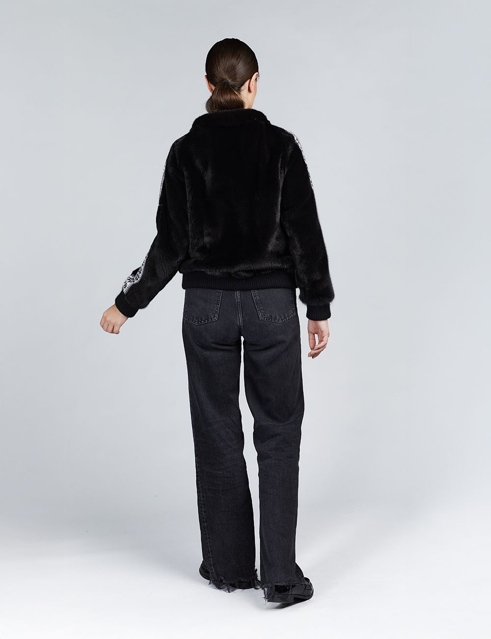 Bomber in visone con chiusura a zip e dettagli in lana nero 55cm