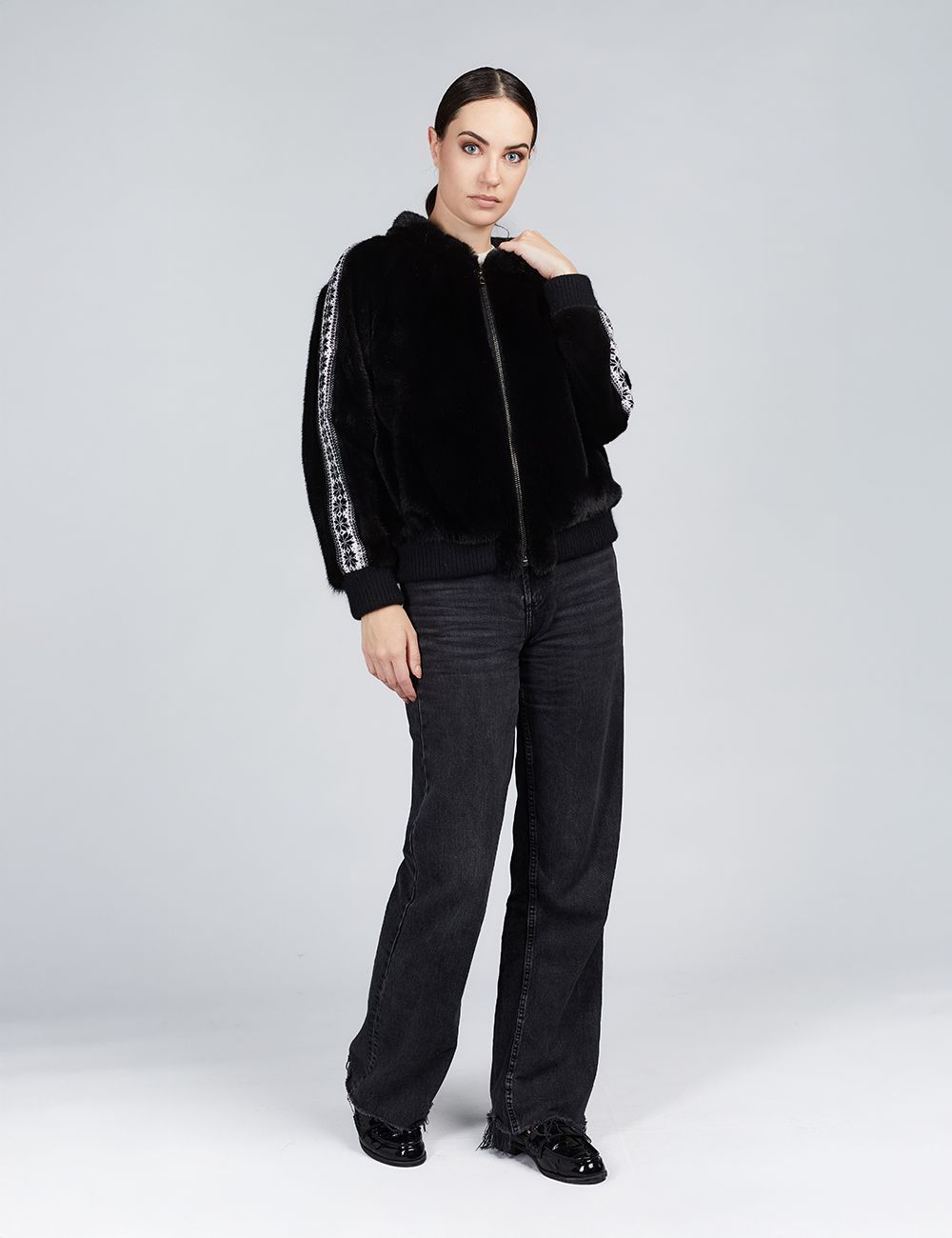 Bomber in visone con chiusura a zip e dettagli in lana nero 55cm
