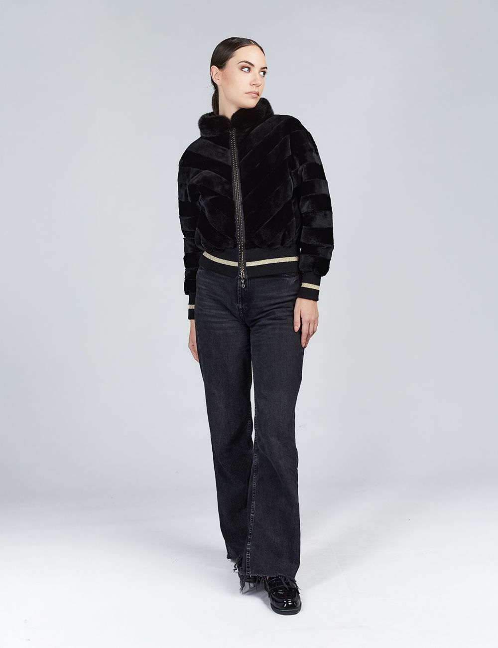 Bomber in visone con zip reversibile ed applicazione sul retro nero 55cm