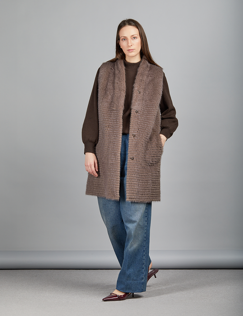 Gilet reversibile in visone e tessuto con chiusura a bottoni e tasche laterali, fango, 85 cm