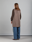 Gilet reversibile in visone e tessuto con chiusura a bottoni e tasche laterali, fango, 85 cm