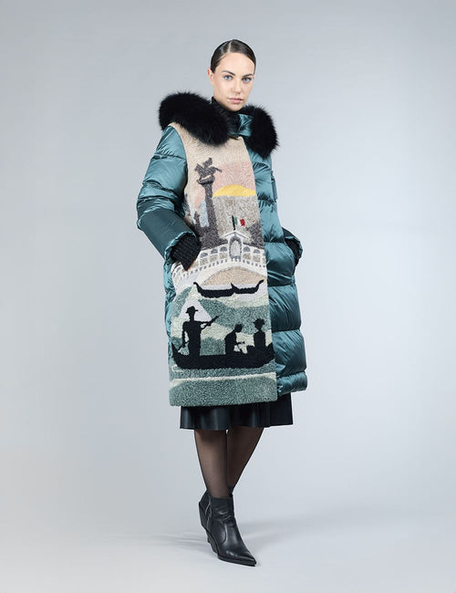 Piumino con decorazione in shearling