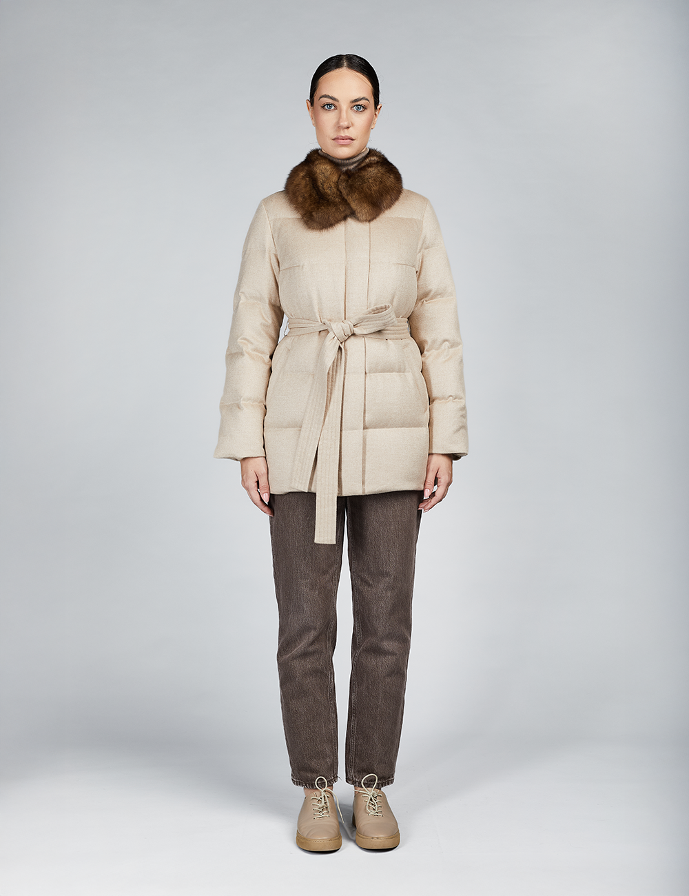 Piumino in cashmere con collo di zibellino e cintura beige 75cm