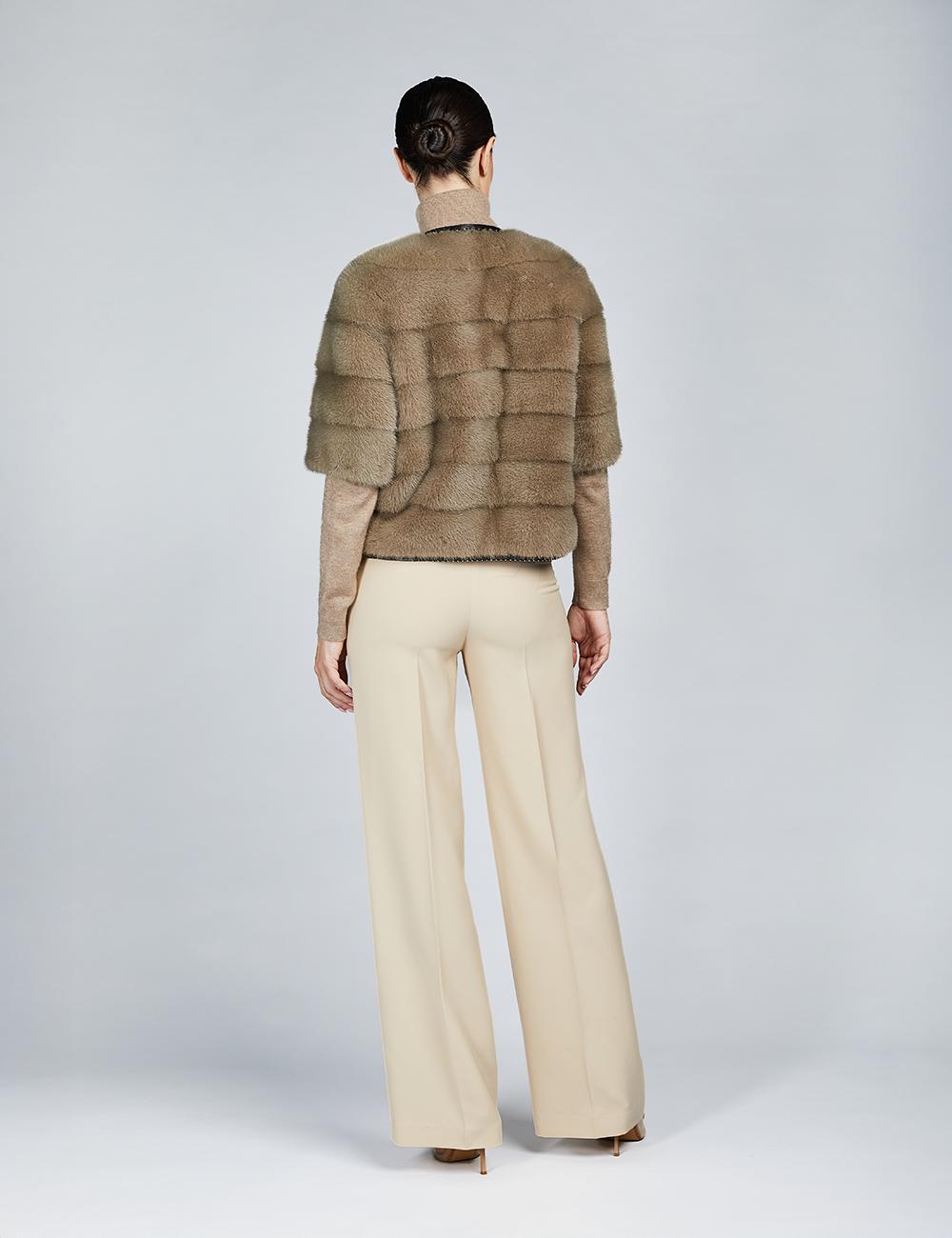 Mink jacket with studs and short sleeves, green color, 50 cm.
