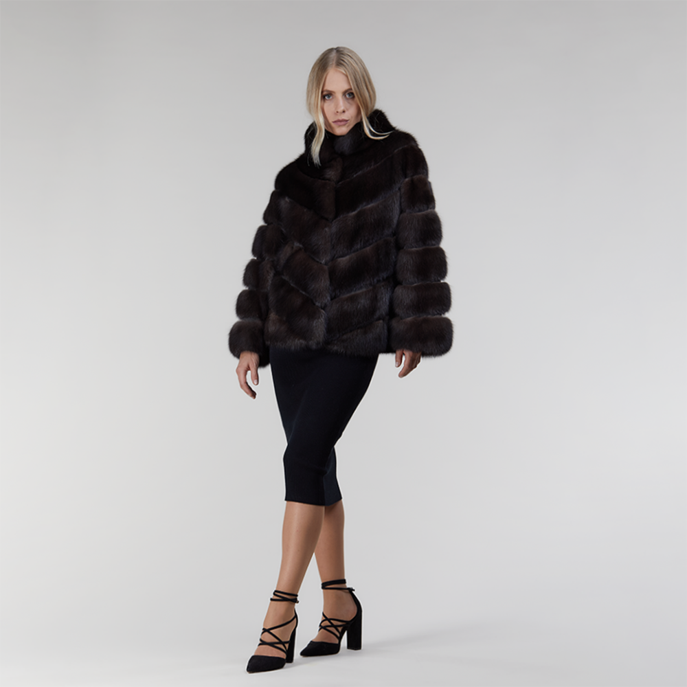 Short sable fur jacket with wide dark brown 60 cm sleeves.