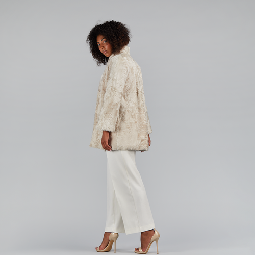 Reversible short jacket in Persian style with 80cm ice down filling.