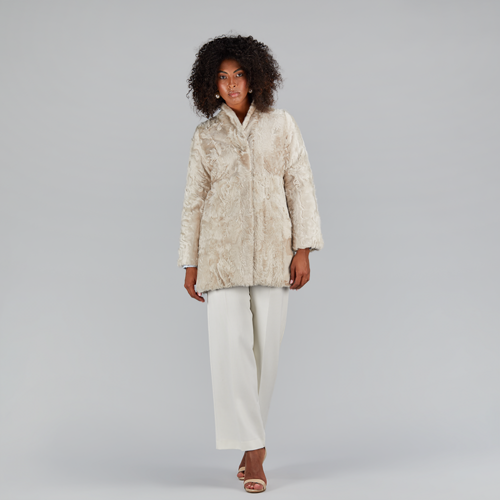 Reversible short jacket in Persian style with 80cm ice down filling.
