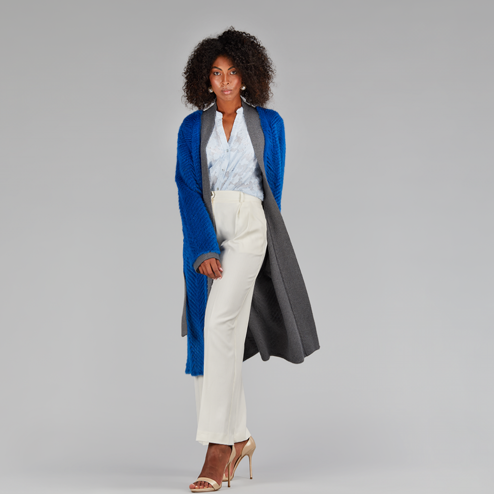 Cardigan lungo di visone filettato con dettagli in cashmere blu elettrico 110cm