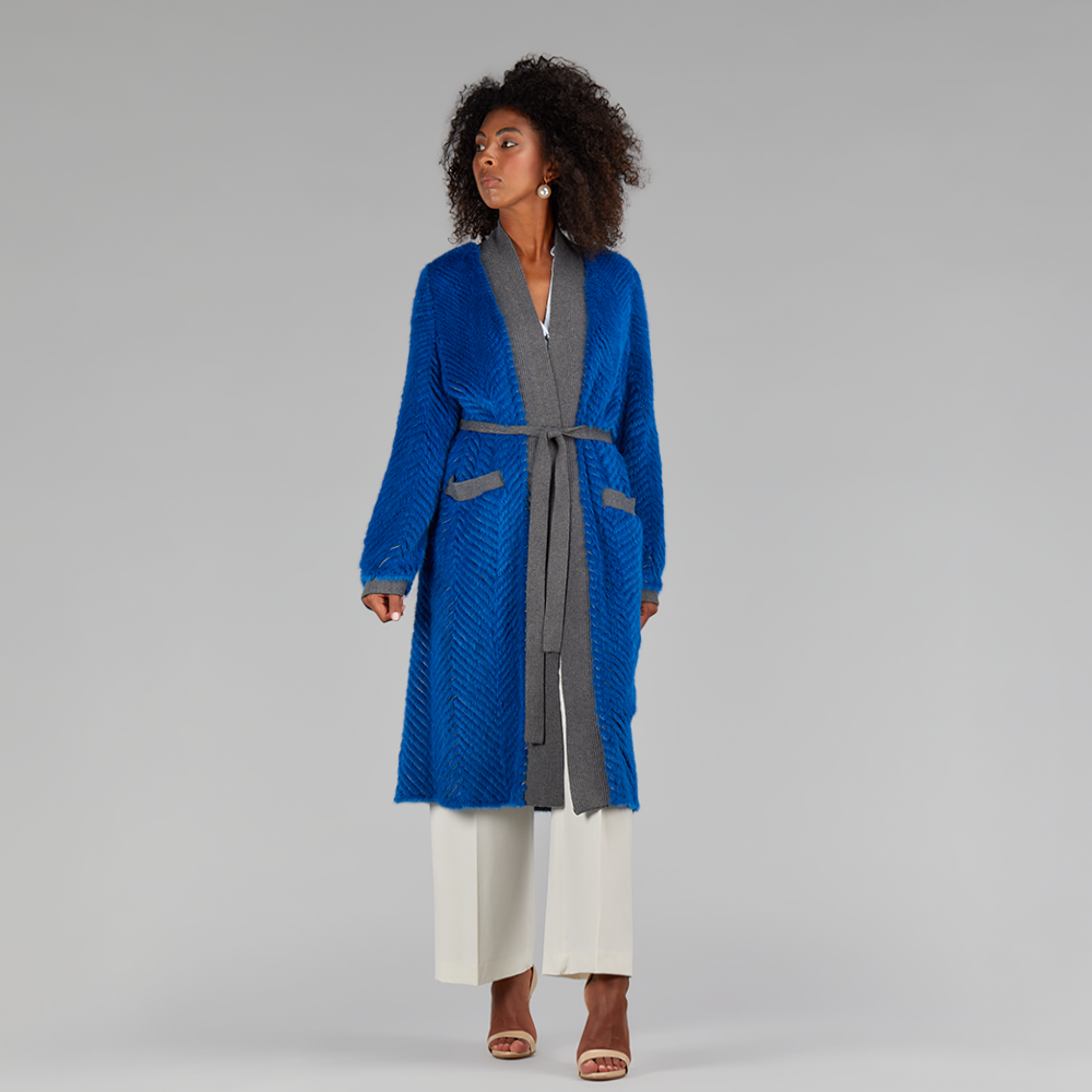 Cardigan lungo di visone filettato con dettagli in cashmere blu elettrico 110cm