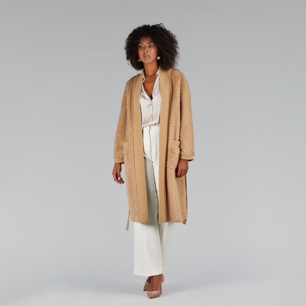 Cardigan lungo di visone filettato con dettagli in cashmere cammello 110cm