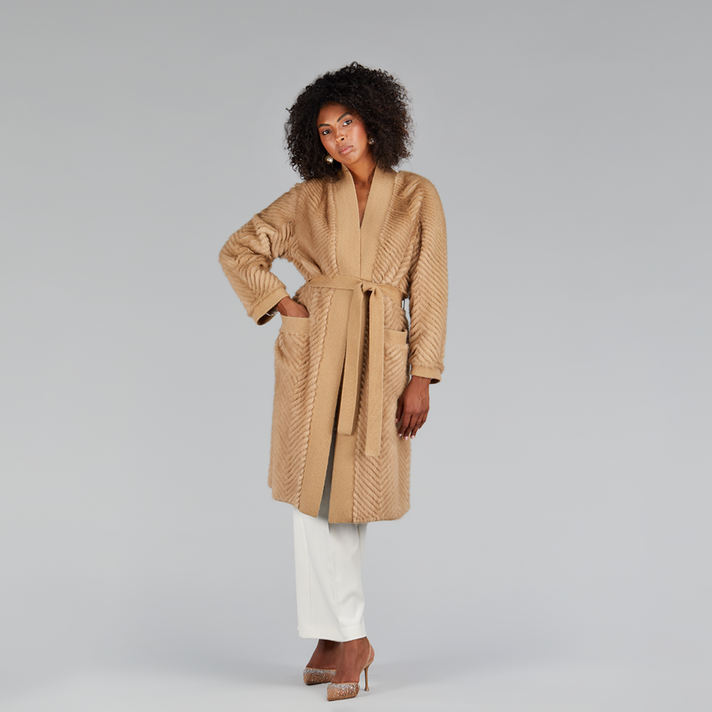 Cardigan lungo di visone filettato con dettagli in cashmere cammello 110cm