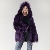 Giacca in volpe filettata con cappuccio viola 75 cm