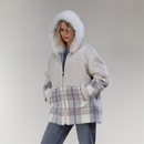 Giacca over in montone con cappuccio e fantasia panna 75cm