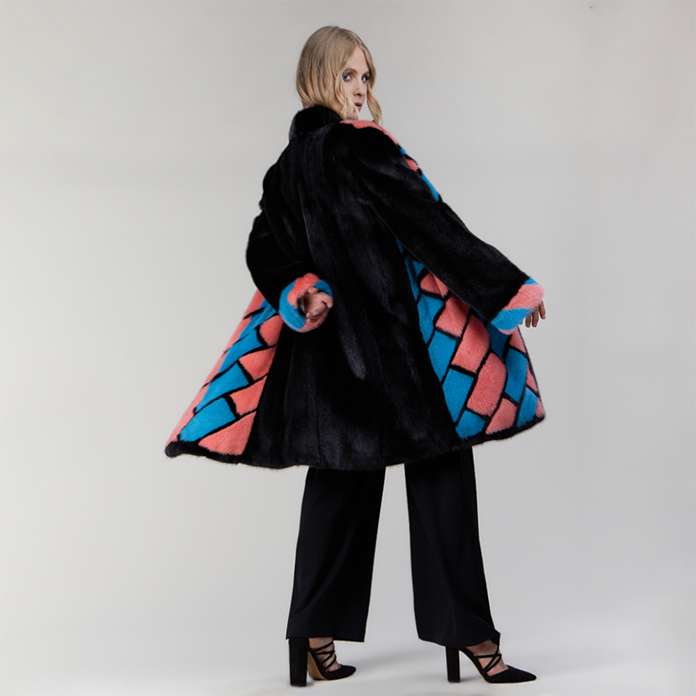 Cappotto in visone con intarsi geometrici sul fronte multicolore 90 cm