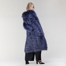 Cappotto lungo in volpe argentata filettata con cappuccio azzurro 110 cm