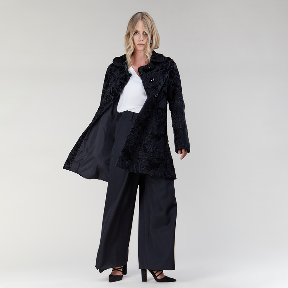 Manteau en astrakan avec boutons bijou, noir, 90 cm