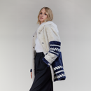 Manteau court en peau de mouton avec capuche bleue de 85cm