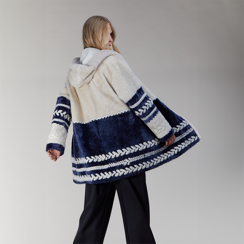 Manteau court en peau de mouton avec capuche bleue de 85cm