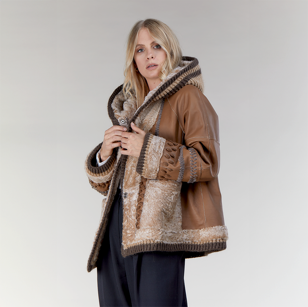 Giacca in montone reversibile con cappuccio beige 65cm