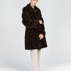 Cappotto al ginocchio in visone con colletto nero 95cm