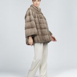 Giacca corta in visone oversized con collo alto silver blue 75cm