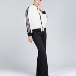 Bomber in visone con chiusura a zip e dettagli in lana bianco 55cm