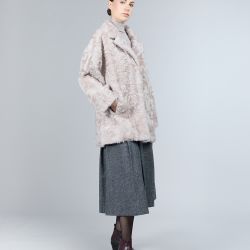 Cappotto in lambskin con collo inglese, cipria, 80 cm