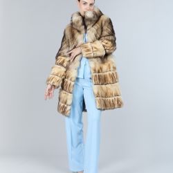 Cappotto in pekan naturale, con parte inferiore staccabile e collo in zibellino, 90 cm